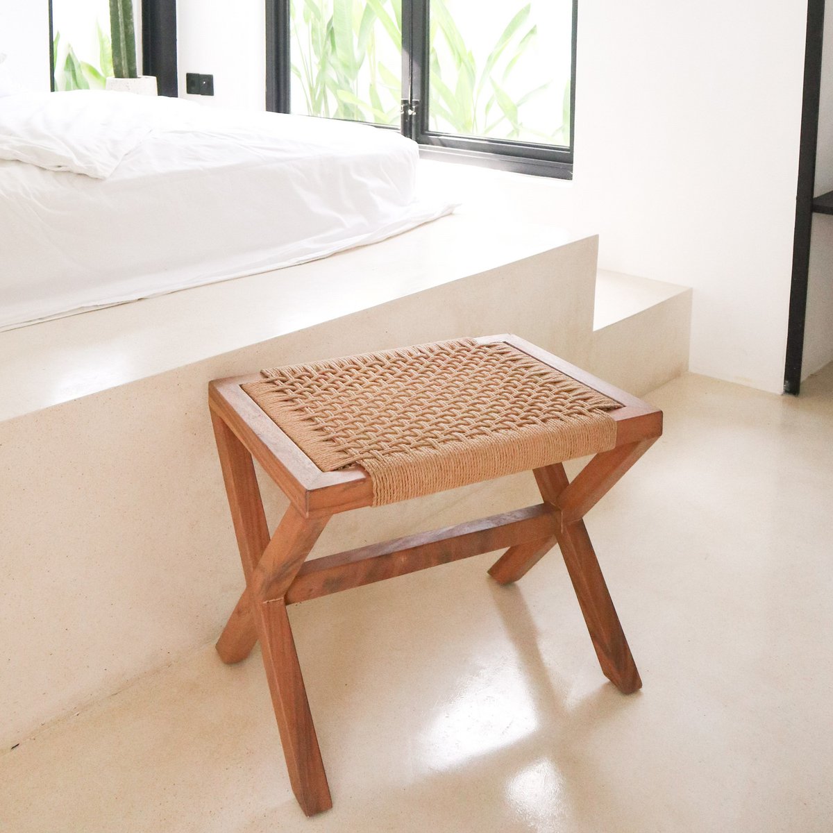 Houten Kruk INDRA – Trembesihout met Geweven Papier – Beige (Groot)
