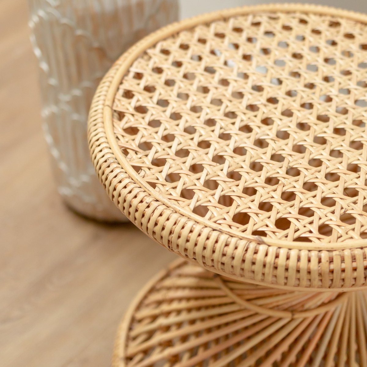 Ronde Rotan Bijzettafel LUHU – Handgemaakte Salontafel Beige (Ø 45 cm)