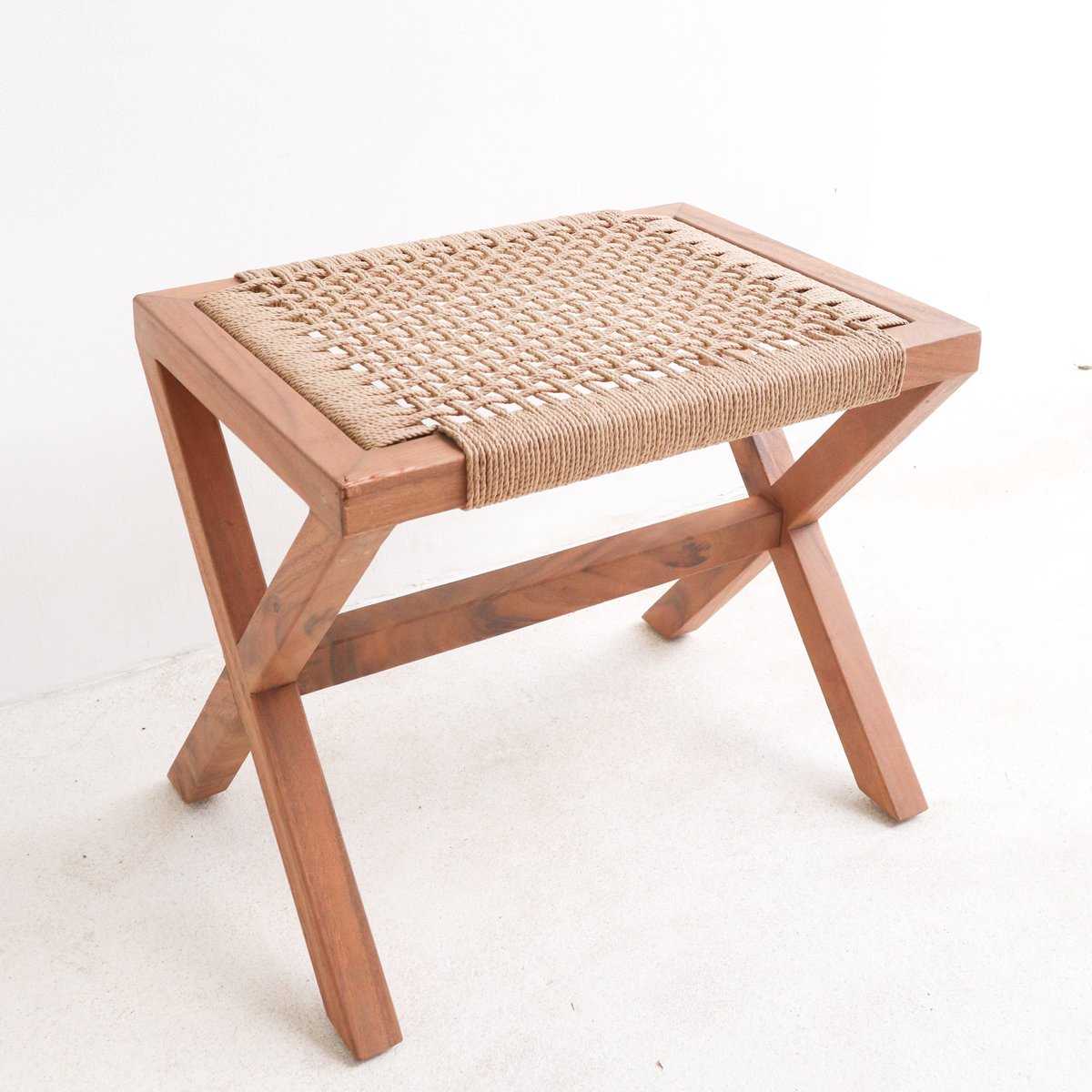 Houten Kruk INDRA – Trembesihout met Geweven Papier – Beige (Groot)
