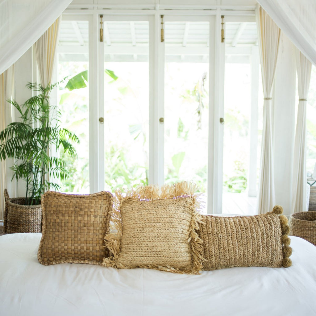 Handgemaakt Raffia Sierkussen SANUR – Met Vulling