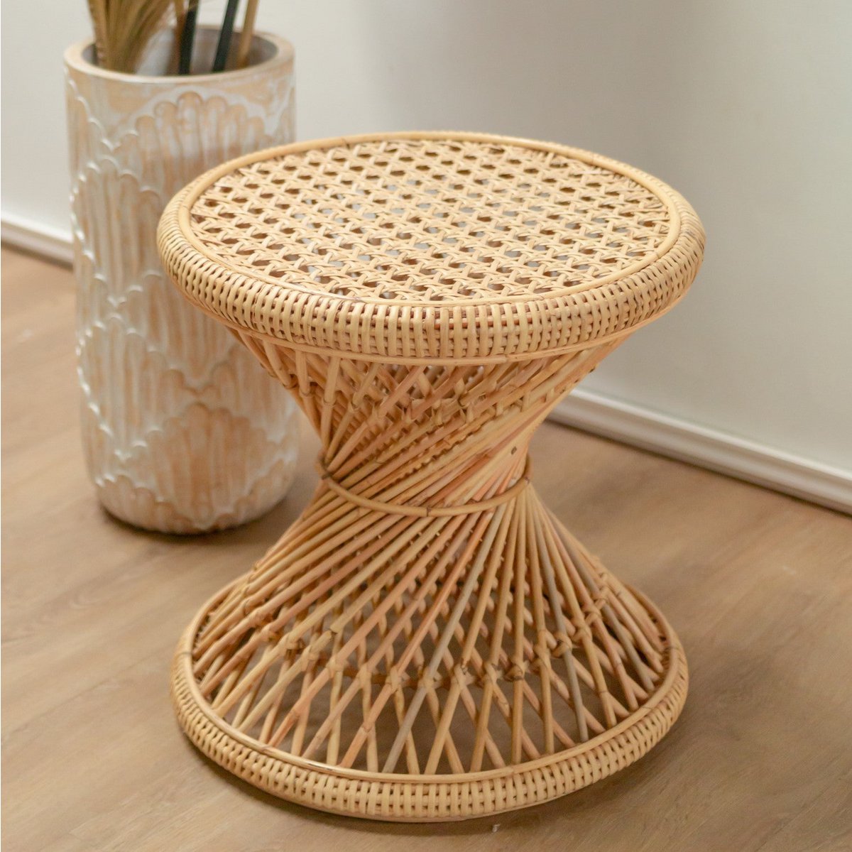 Ronde Rotan Bijzettafel LUHU – Handgemaakte Salontafel Beige (Ø 45 cm)