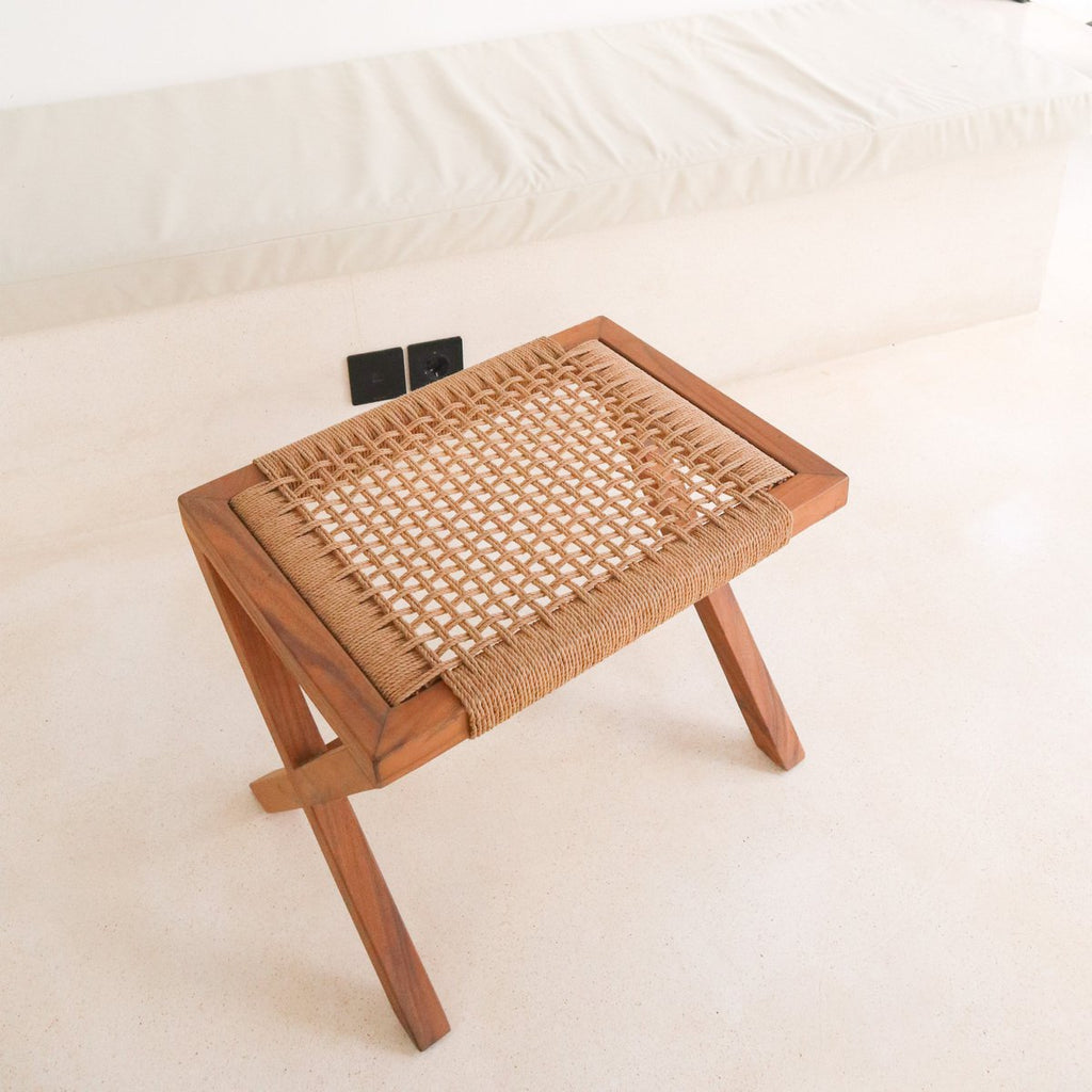 Houten Kruk INDRA – Trembesihout met Geweven Papier – Beige (Groot)